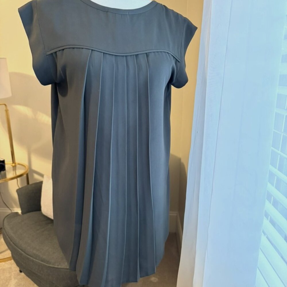 Pleione women's V-neck blouse with pleated back olive green - size S